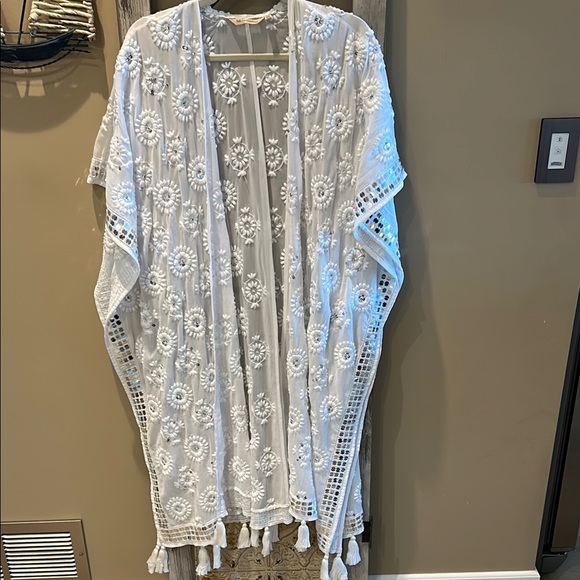 Soft Surroundings Tops - Soft Surroundings White Floral Embroidered Cover Up